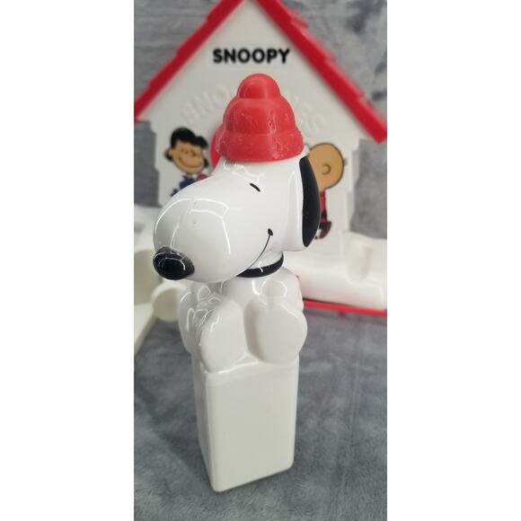 Snoopy Snow Cone Maker with scoop/shovel - Picture 7 of 11